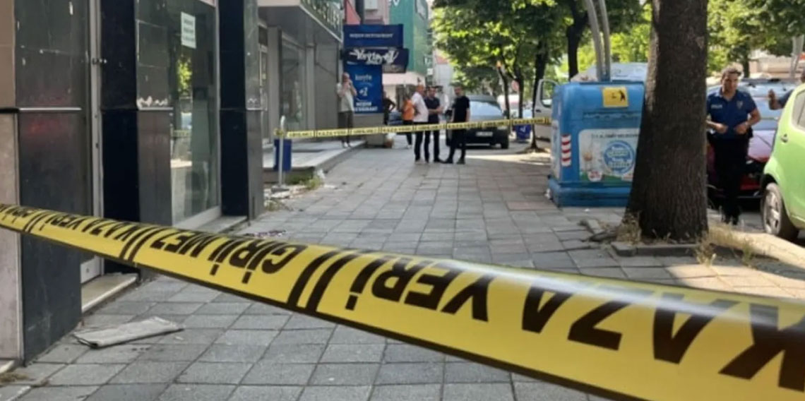 Cadde ortasında başından vurularak öldürüldü