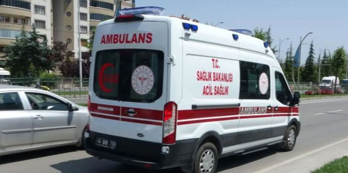 Kocasıyla tartıştı, araçtan atladı!