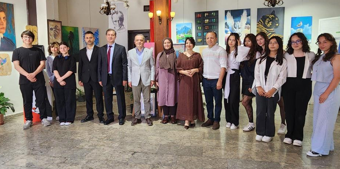 Öğrencilerin yıl sonu resim sergisi sanatseverlerle buluştu