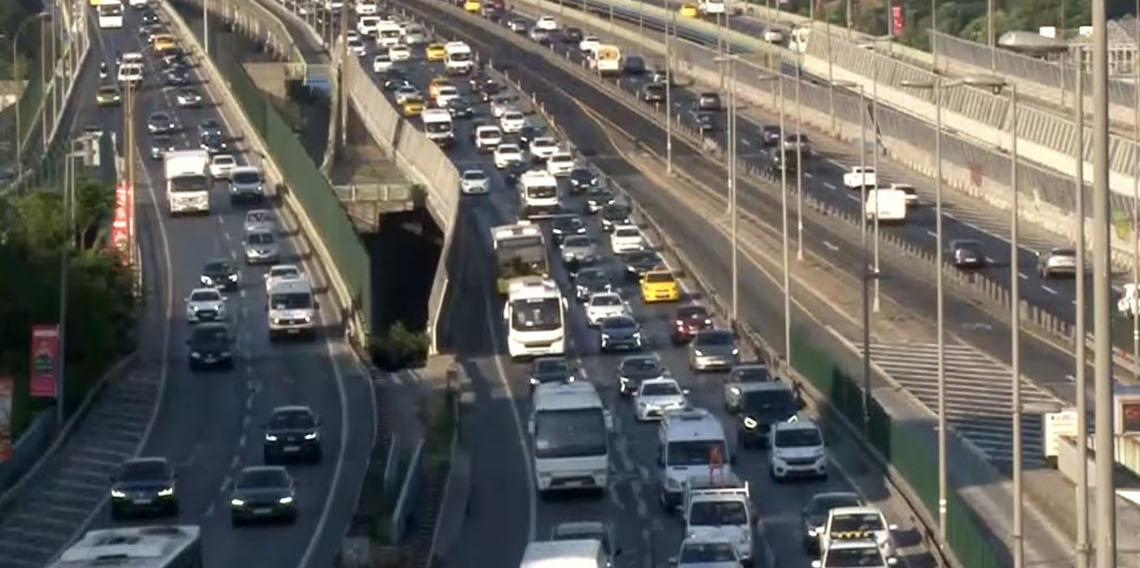 İstanbul’da trafik kitlendi