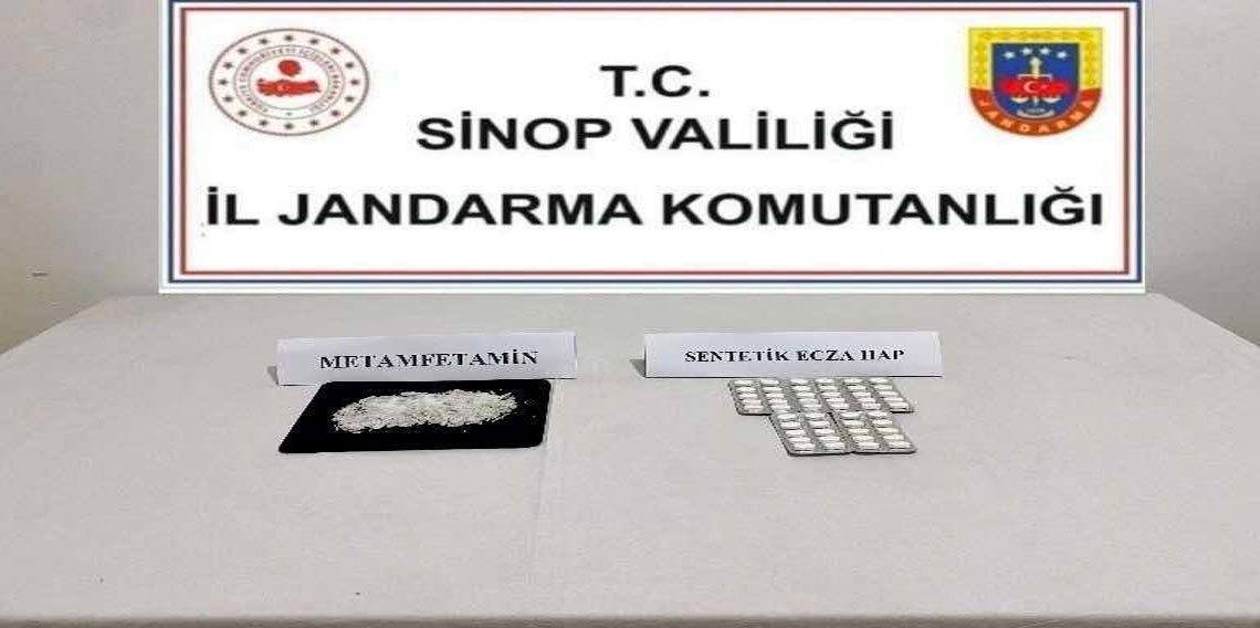 Sinop'ta araçta bulunan uyuşturucuya 3 gözaltı