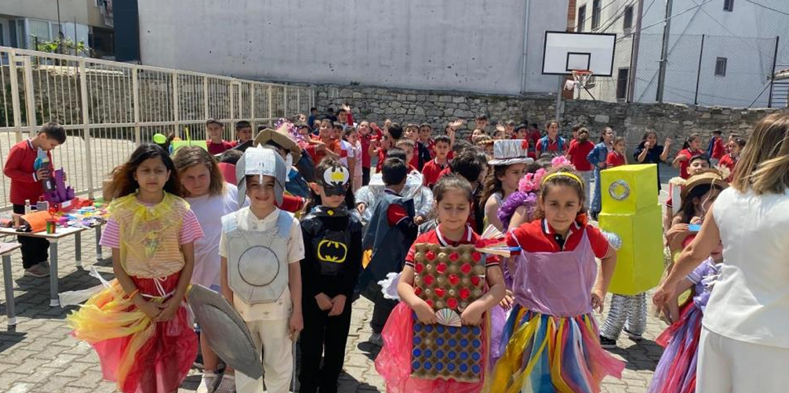 Sinop'ta atıklar öğrencilerin elinde sanata dönüştü