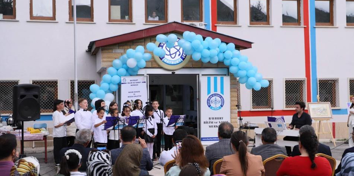 Bayburt Bilim ve Sanat Merkezi öğrencileri konser verdi