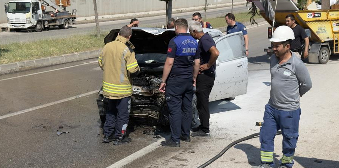 Tokat'ta otomobil elektrik direğine çarpıp karşı şeride geçti: 3 yaralı