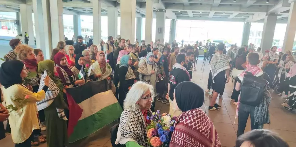 Madleen Gemisi'nde alıkonulan Şuayb Ordu ve Yasemin Acar Berlin'e geldi
