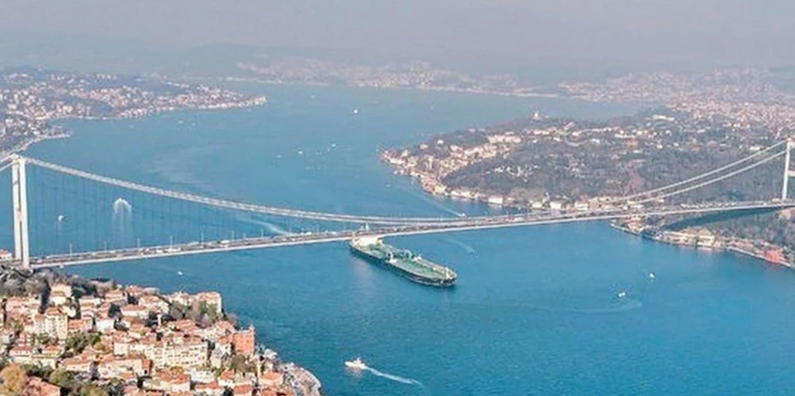 Türk Boğazları'ndan geçen gemilerden alınan ücretlere zam