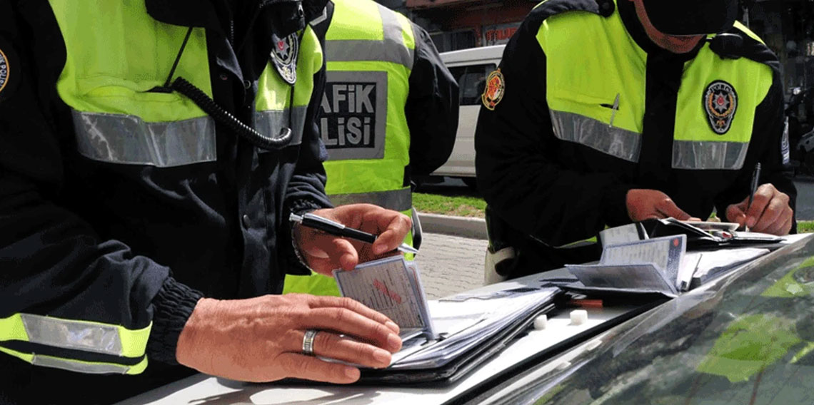 Trafikte sıkı denetim! Binlerce sürücüye alkolden ceza yağdı