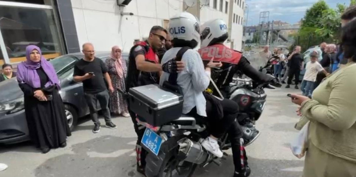 Trabzon'da LGS'ye geç kalan öğrencileri polisler yetiştirdi