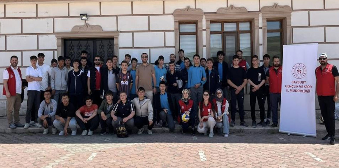 Bayburt'ta lise öğrencilerine yönelik yıl sonu şenliği düzenlendi