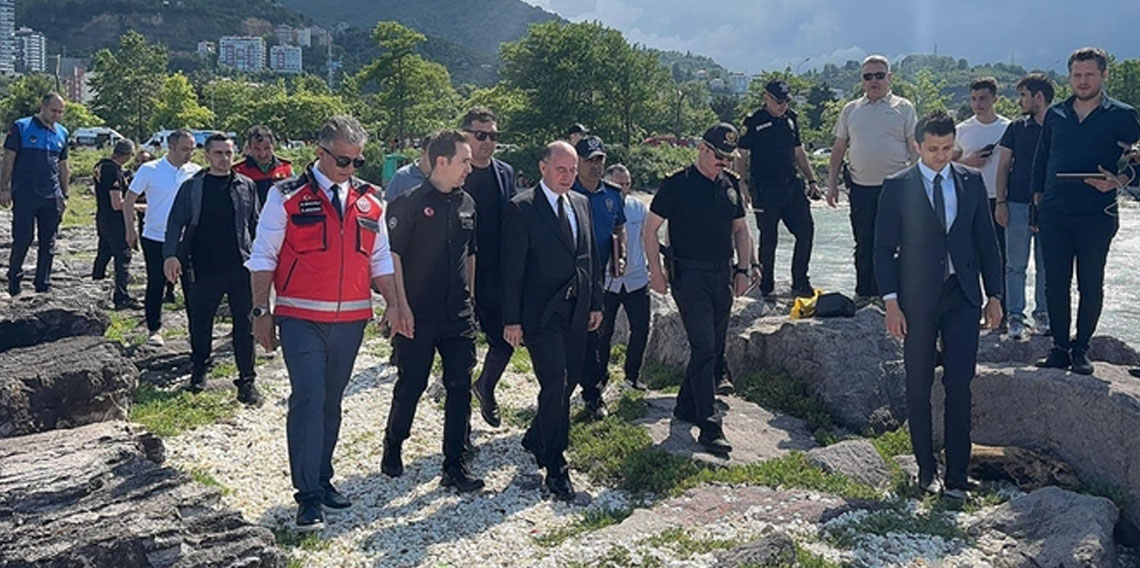 Giresun'da baba-oğul denize girdi oğlu gözlerden kayboldu