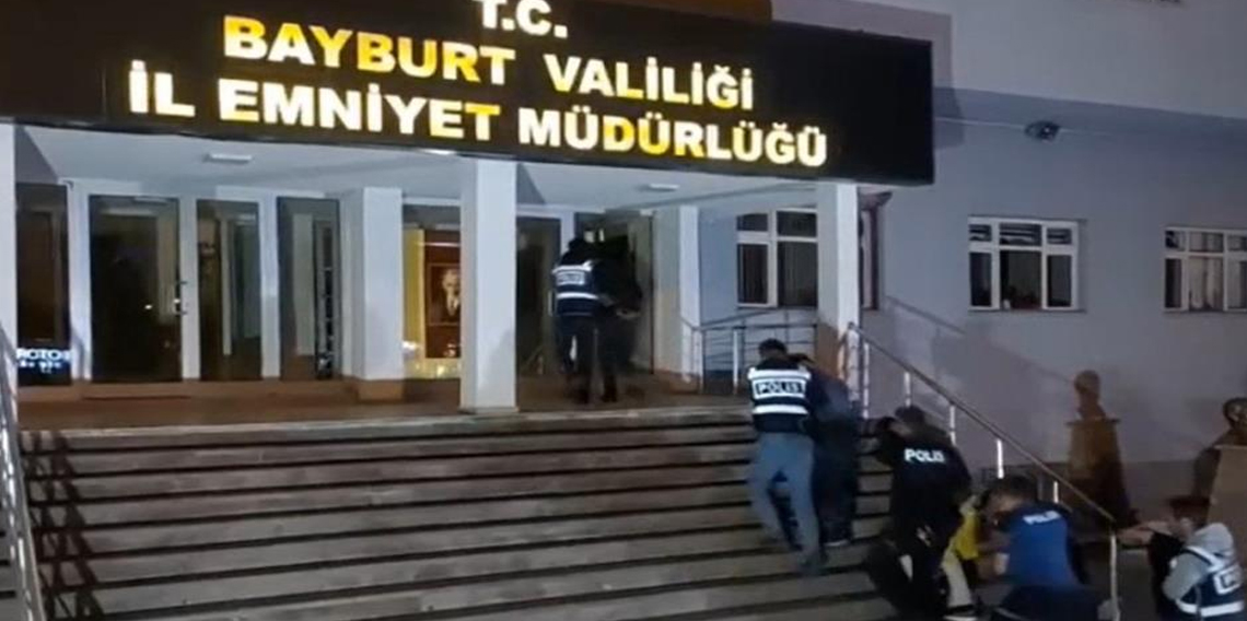 Bayburt’ta 5 düzensiz göçmen yakalandı