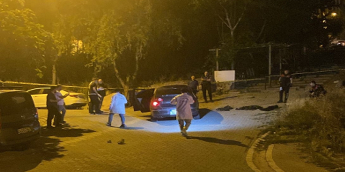 Uzun namlulu silahla tekel bayisi kurşunlayıp polisten kaçtılar