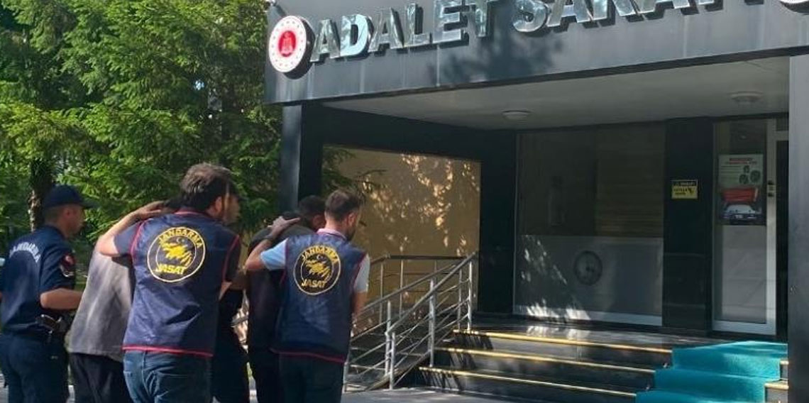 Bayburt'ta arı kovanı hırsızları yakalandı 40 kovan sahibine teslim edildi