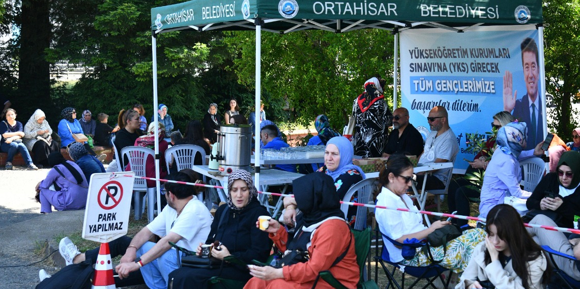 YKS'ye giren öğrenci ve ailelerine Ortahisar Belediyesinden destek