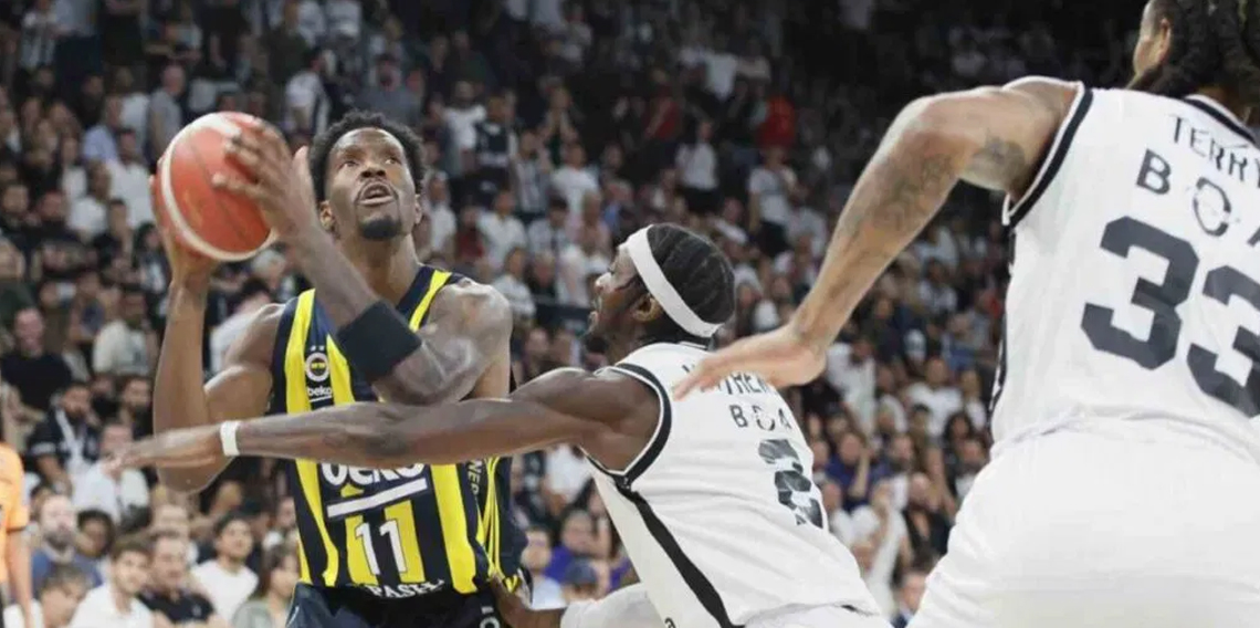Olaylı maçta Fenerbahçe Beşiktaş’ı evinde yendi