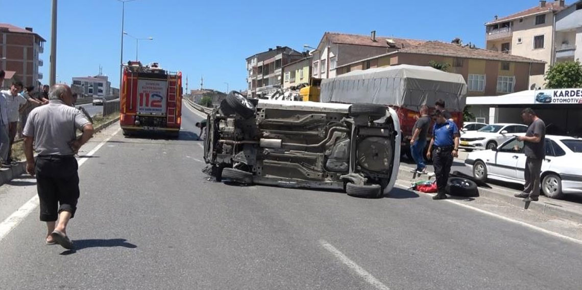 Samsun, Bafra'da otomobil takla attı: 2 yaralı