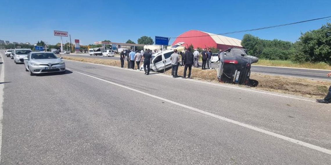 Kastamonu’da iki hafif ticari araç çarpıştı: 4 yaralı