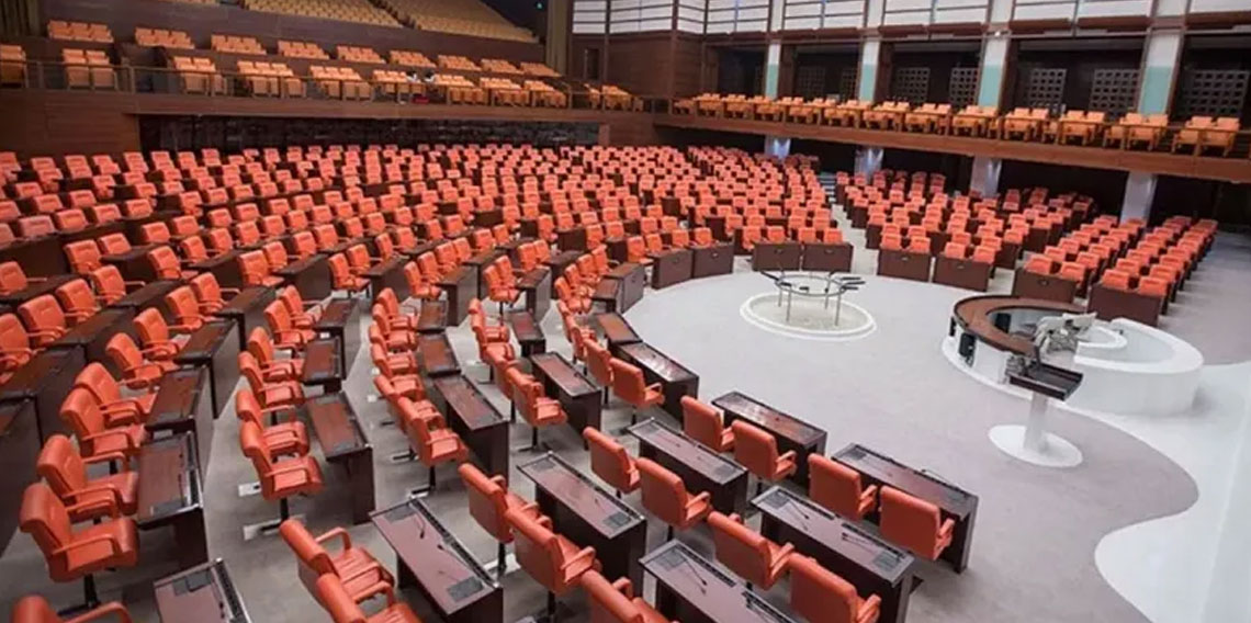 AK Parti'nin verdiği grup önerisi kabul edildi: Meclis'in çalışma süresi uzatılıyor