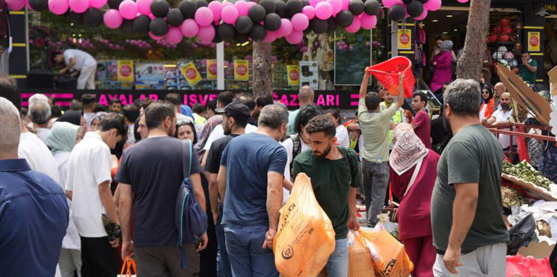 Vatandaşlar fenalaştı, mağaza öğleden sonra kapandı