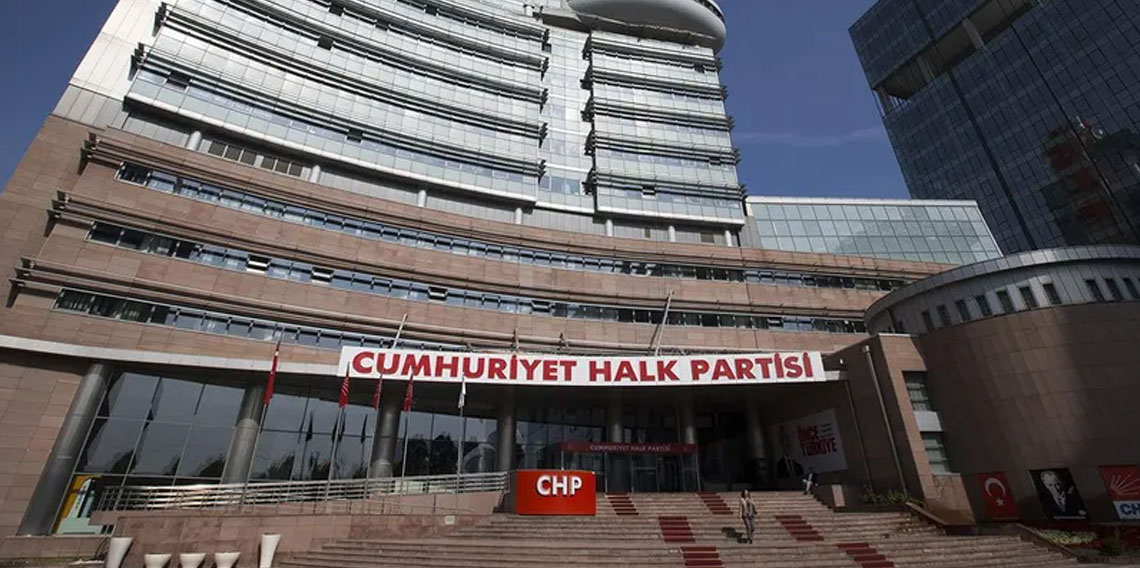 İzmir Belediyesine operasyon! CHP'den ilk tepkiler: Yine aynı senaryo
