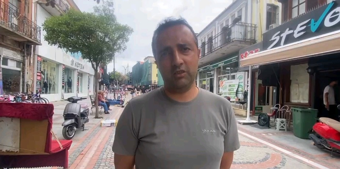 Başıboş 8 köpek, köpeğini gezdiren vatandaşa saldırdı
