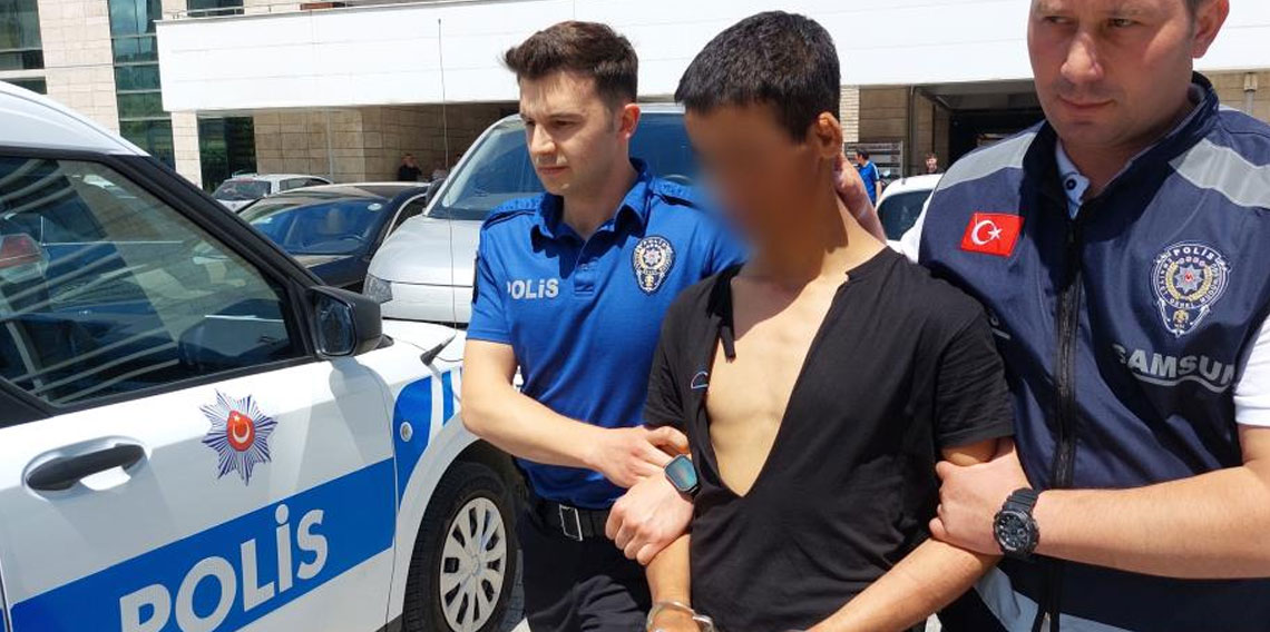 Adliyenin duvarlarını yumruklayınca yakayı ele verdi