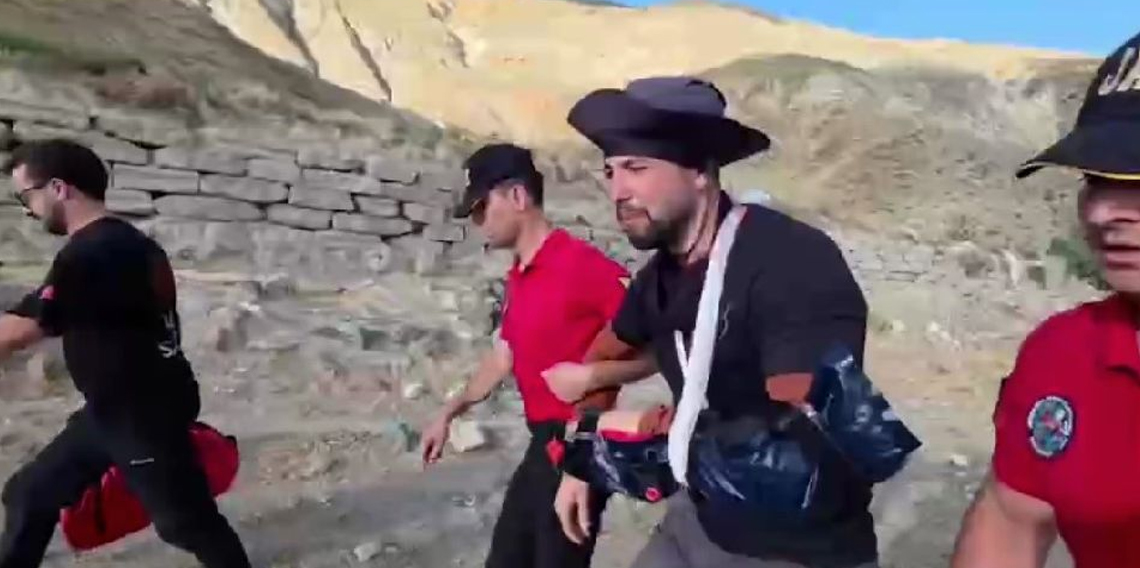 Havada korku dolu anlar: Paraşütçü Keşiş Dağları’na zorunlu iniş yaptı