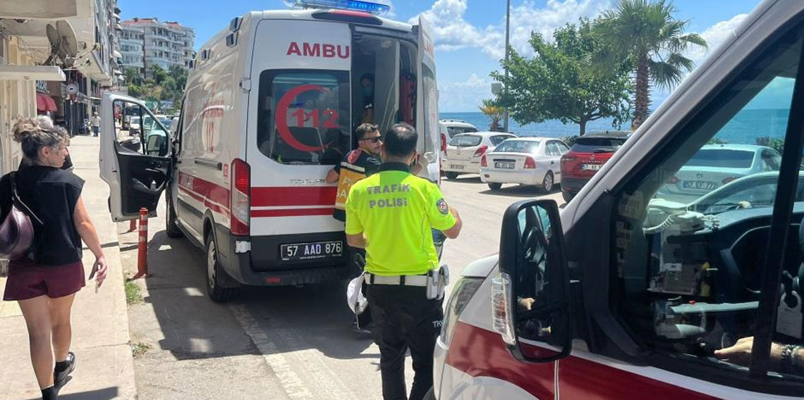 Sinop'ta otomobille motosiklet çarpıştı: 2 yaralı