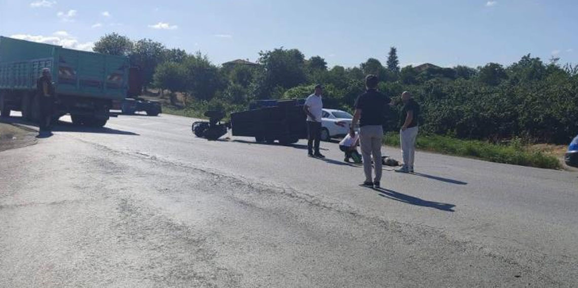 Kamyon ile çarpışan tarım aracının sürücüsü hayatını kaybetti