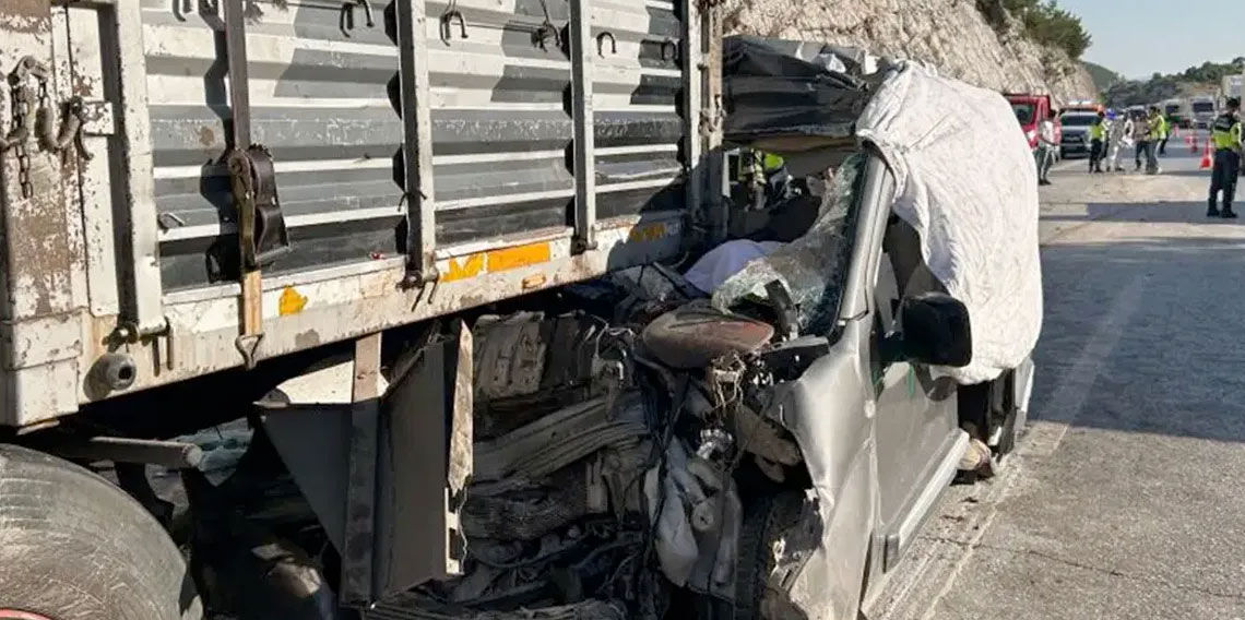 Mersin'de feci kaza! Aynı aileden 5 kişi öldü