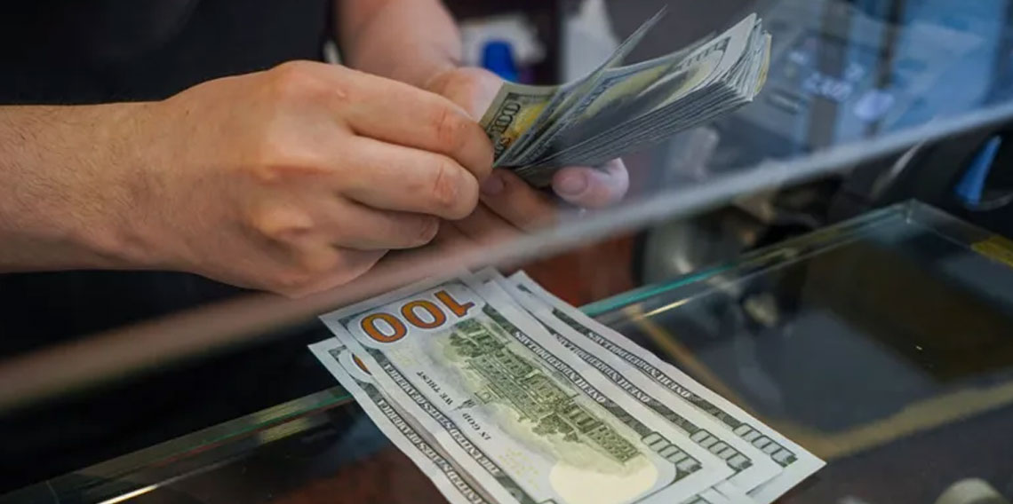 Dolar 40 TL’yi aştı, Euro rekora yaklaştı!