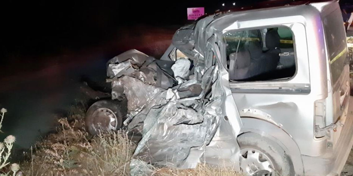 Feci kazada araçlar hurdaya döndü: 1 ölü, 1 yaralı