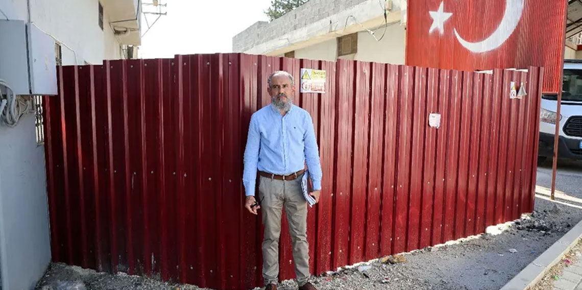 Adana'da sokağın girişini kapattı: Tapulu arazim