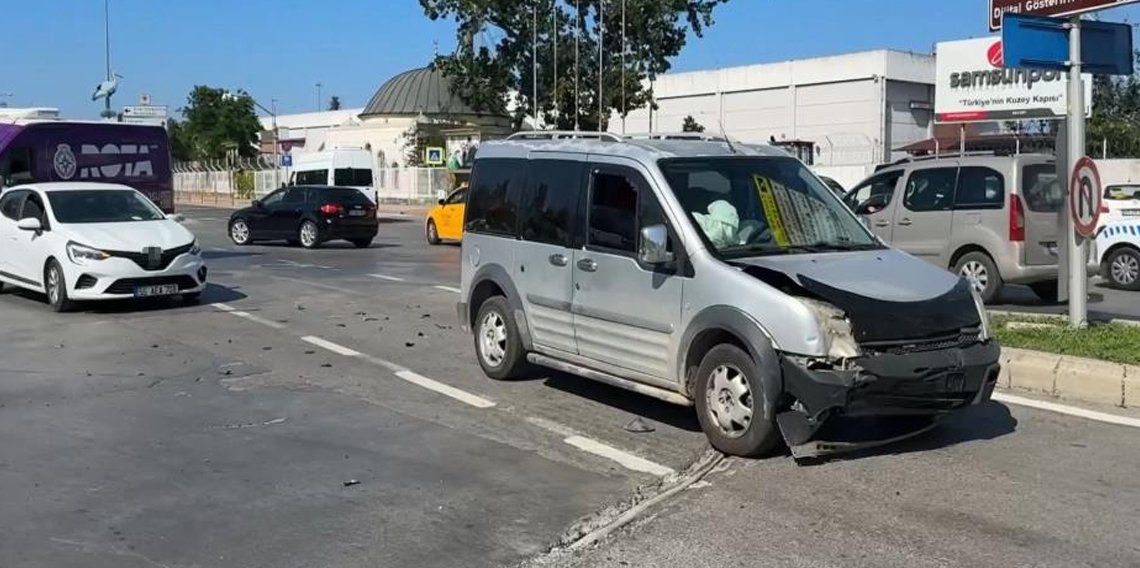 Samsun'da hafif ticari araç otomobille çarpıştı: 1 yaralı