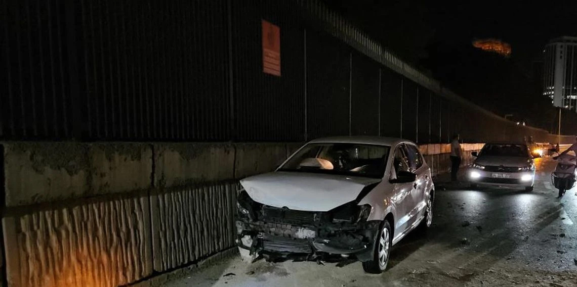 Trafikte makas atarak ilerledi, zincirleme kazaya sebep oldu: 1’i ağır 2 yaralı