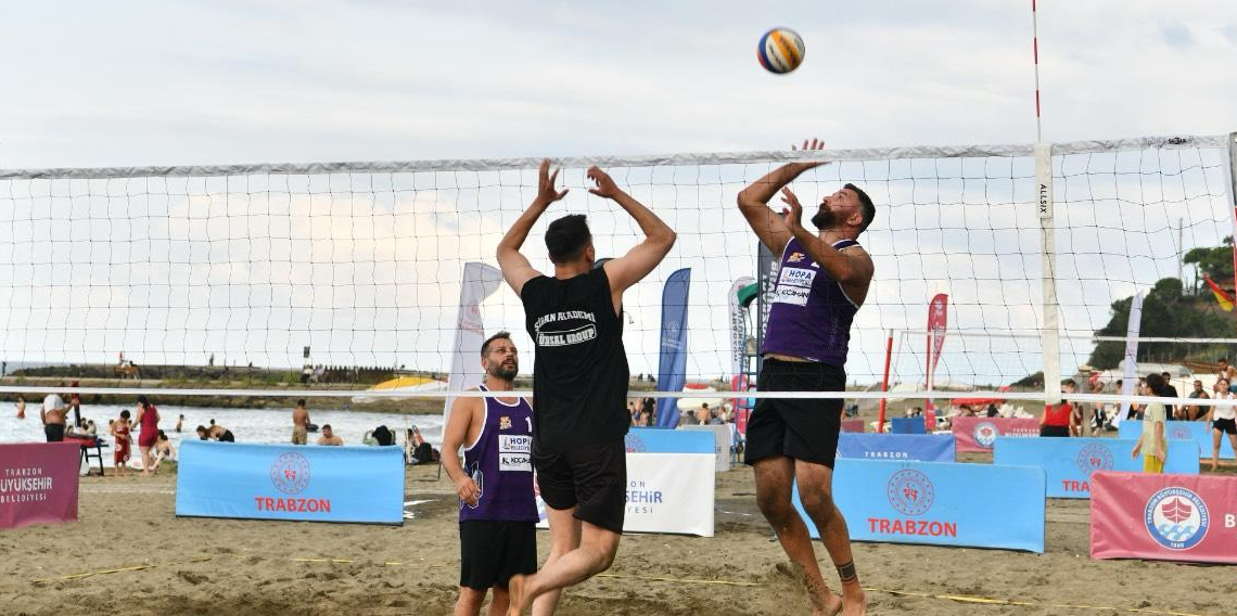 Trabzon'da Plaj Voleybolu Heyecanı