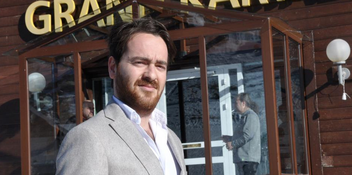 Otelin Genel Müdürü önce kendi ailesini kurtarmış