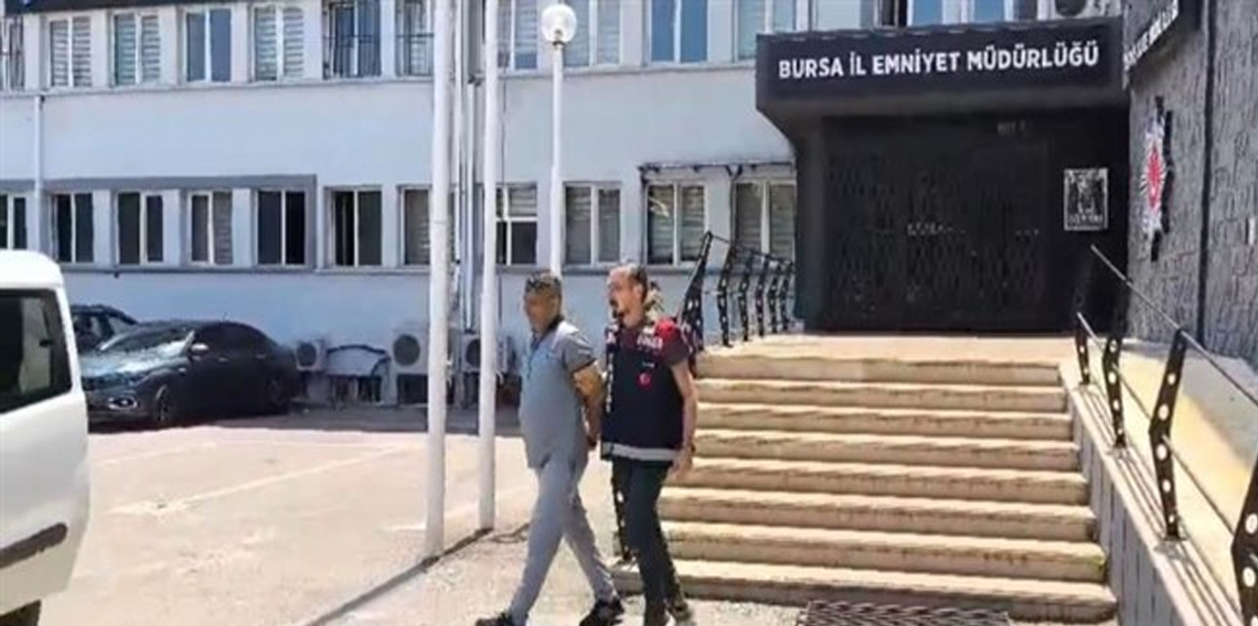 Kendisini kaymakam olarak tanıttı, sahte tören bile düzenledi