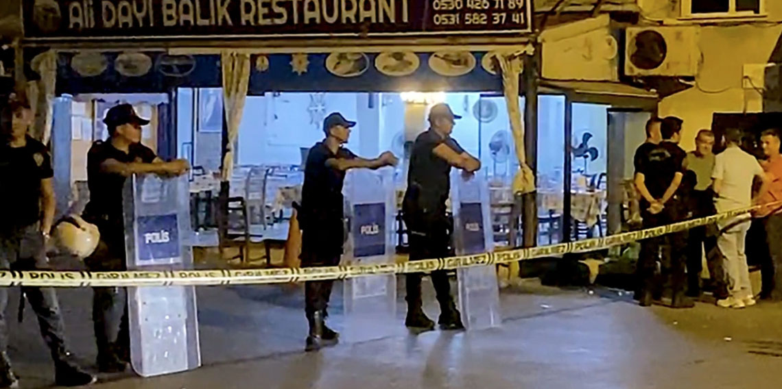 Restoranda hesap fazla geldi kavgası çıktı: 1'i ağır 7 yaralı