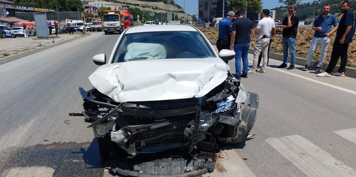 Polis aracı kaza yaptı: 2 polis ve 1 üsteğmen yaralandı