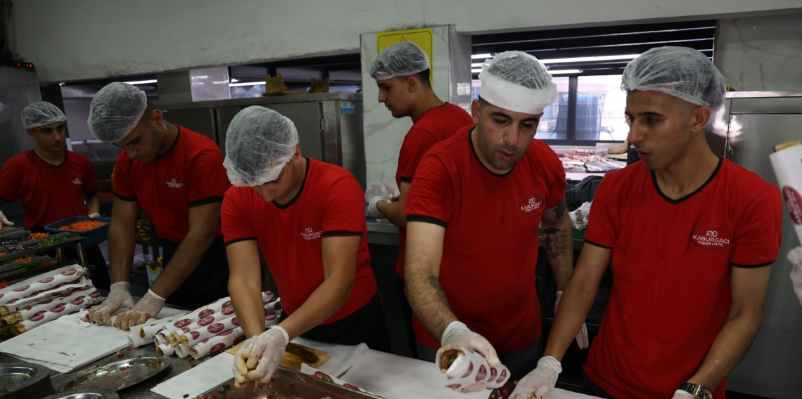 ’Dünya Kebap Günü’nde çocuklar unutulmadı
