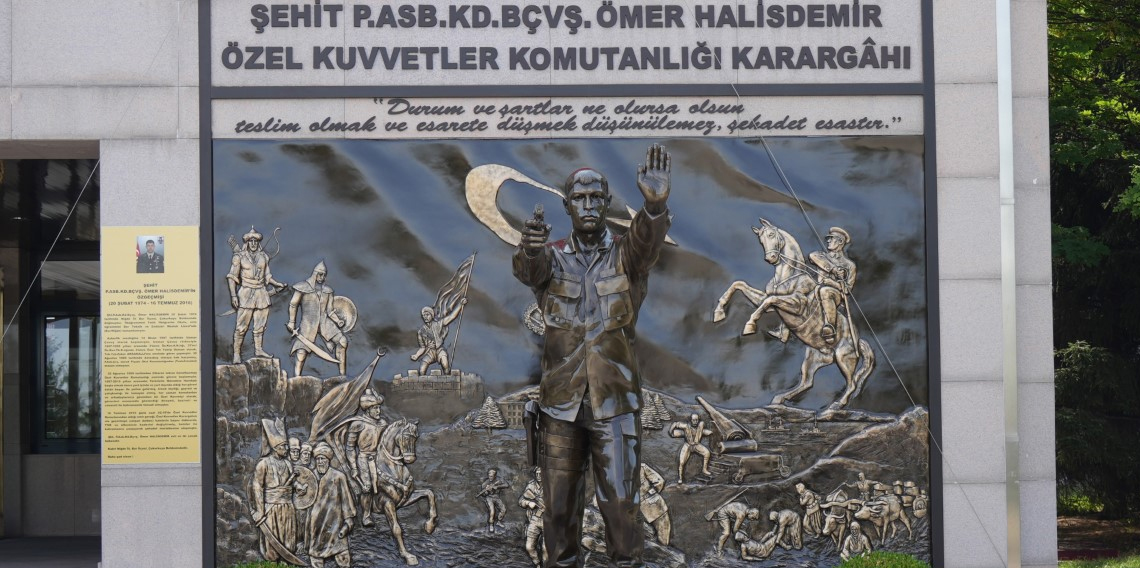 Ömer Halisdemir’in şehadet noktası özel zeminle korunuyor