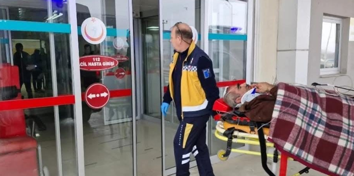 Tırpanla ot biçerken parmağını kopardı