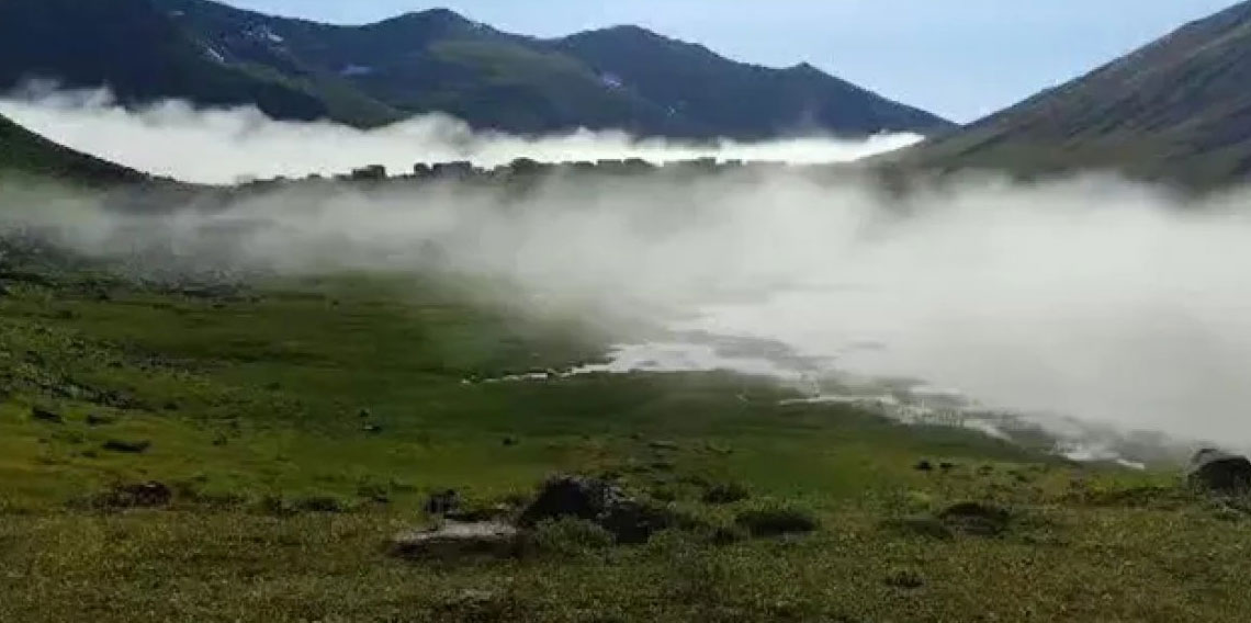 Rize’de gölde yüzen adalar özellikleriyle turistlerin ilgi odağı!