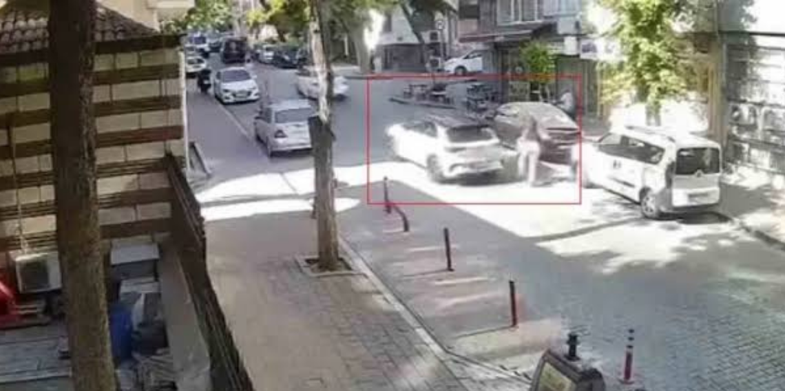 Fatih’te bir sürücü yolda yürüyen genç kadına dehşeti yaşattı