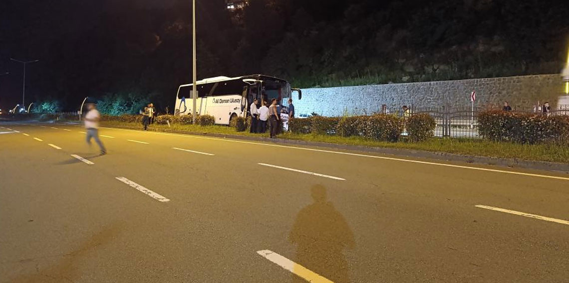 Rize'de yolcu otobüsü kaza yaptı