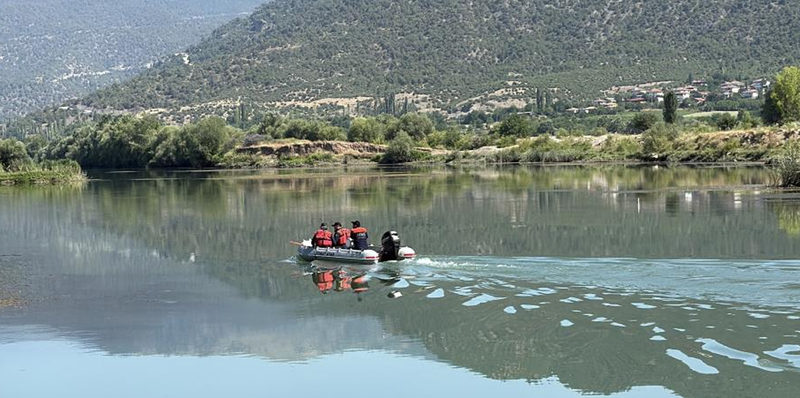Kelkit Çayı'nda kaybolan genç kızı arama çalışmaları sürüyor