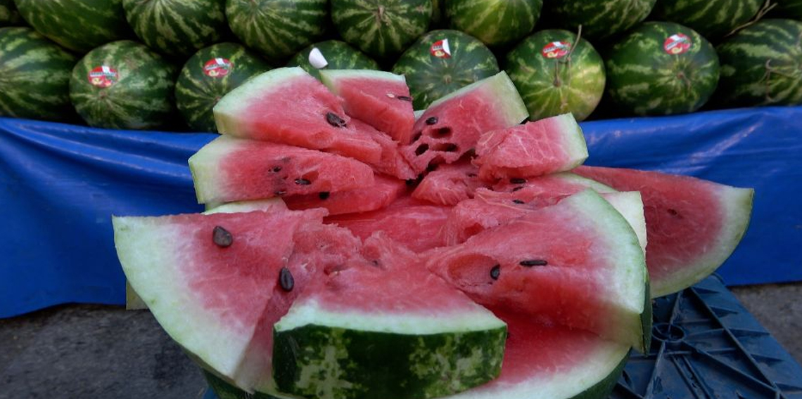 Karpuzun yıkanmadan kesilmesi 