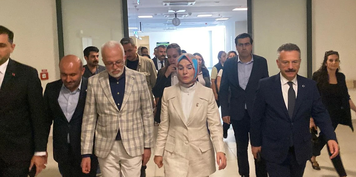 Bakan Göktaş, yangında yaralanan orman işçisini ziyaret etti