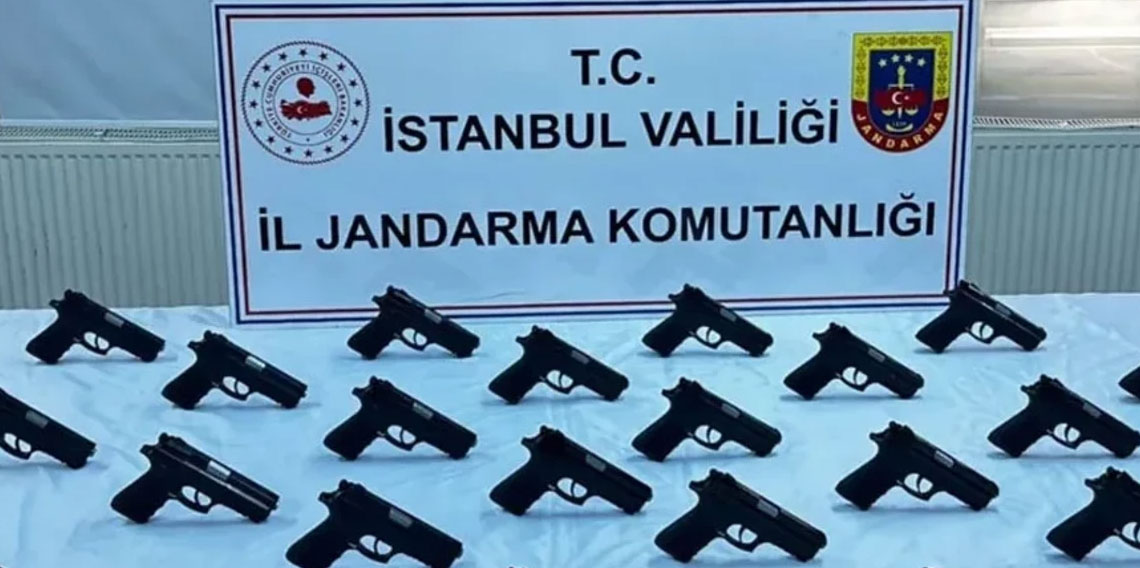 İstanbul'da silah kaçakçılarına operasyon: Oyuncak poşetinden 50 silah çıktı